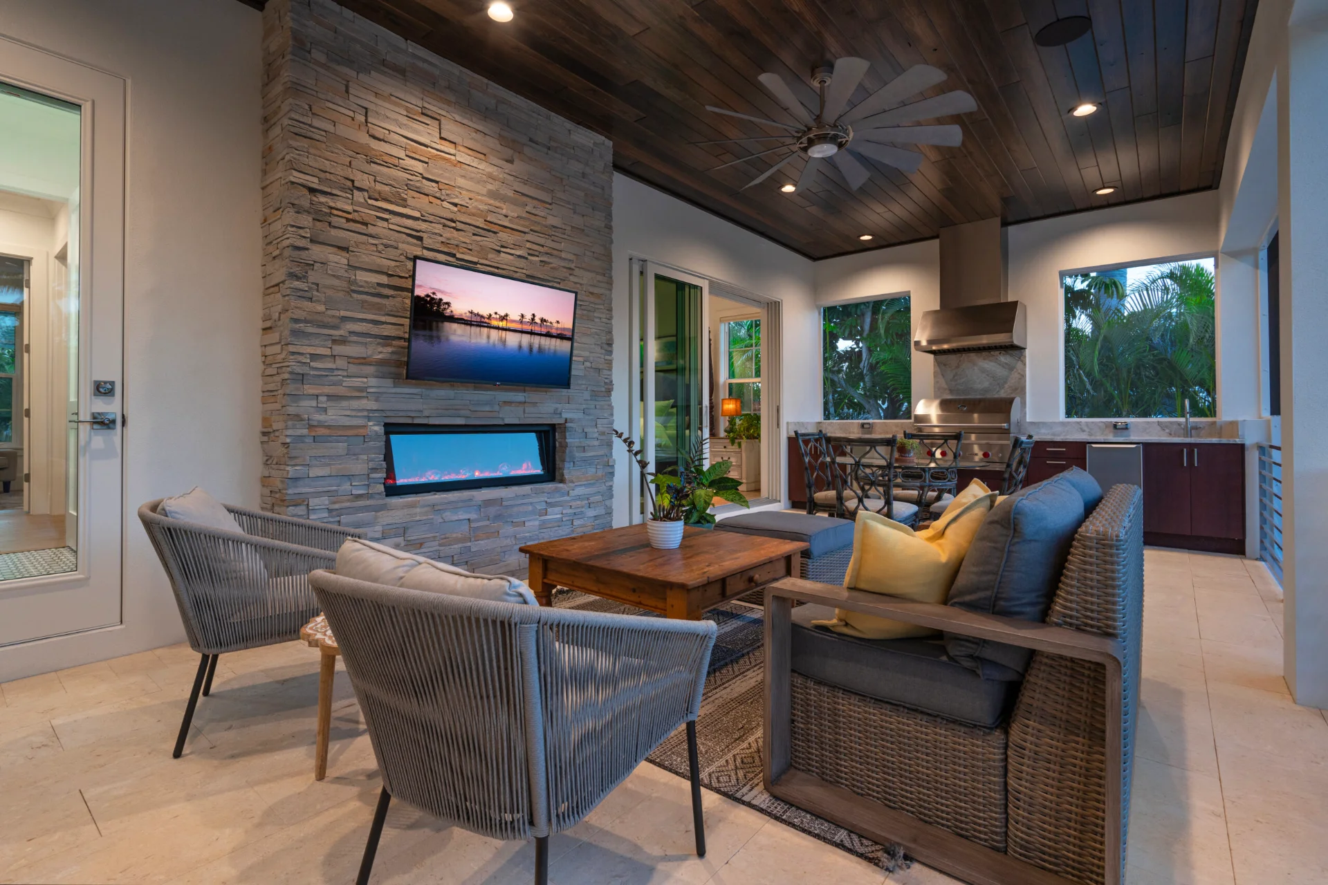 Cozy On The Canal Living Area Cozy On The Canal Living Area